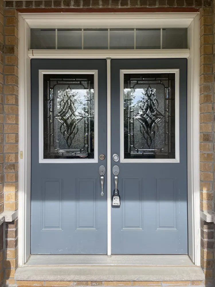 Door with decorative glass design, Ottawa